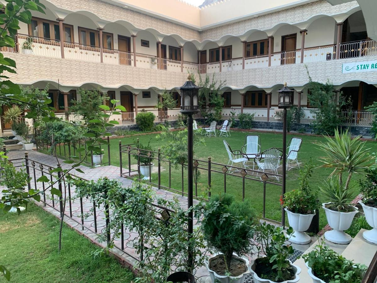 Park Hotel Gilgit Exterior photo